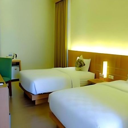 Lotus Hotel Subang Exteriör bild