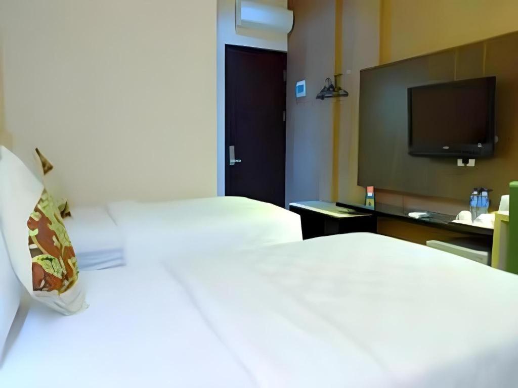 Lotus Hotel Subang Exteriör bild