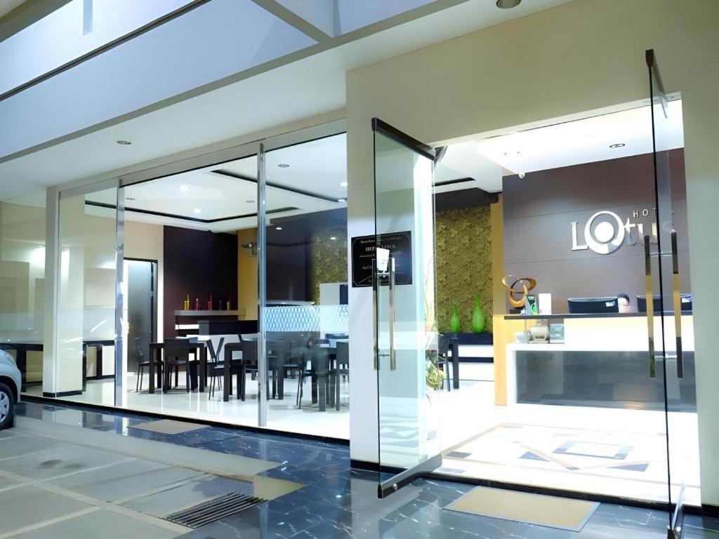 Lotus Hotel Subang Exteriör bild