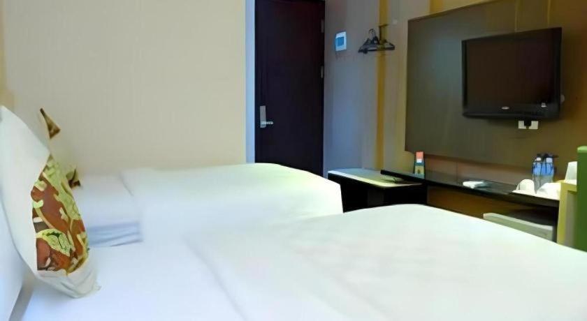 Lotus Hotel Subang Exteriör bild