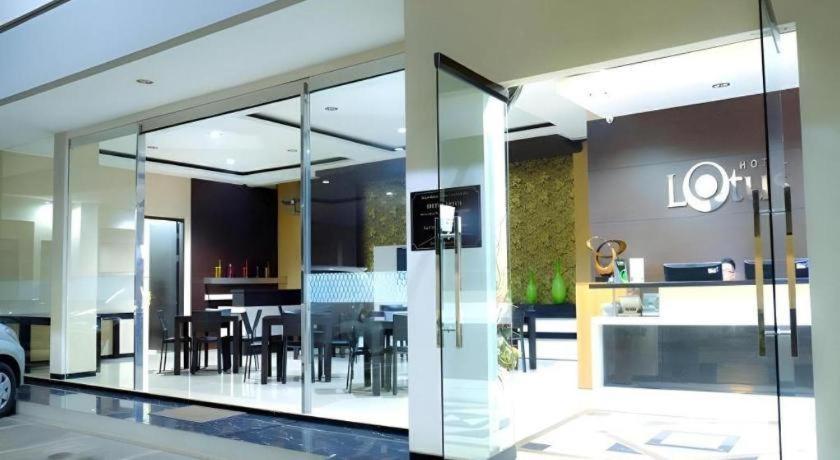 Lotus Hotel Subang Exteriör bild